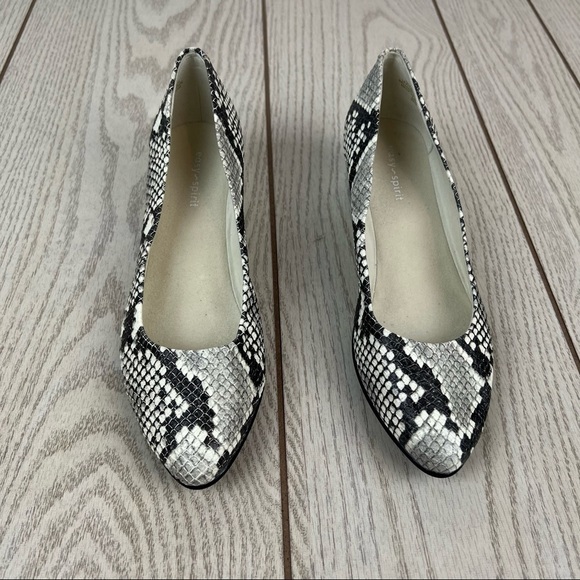Easy Spirit Abelle Leather Almond Toe Low Wedges 6.5M Black & White Snake Python - Picture 3 of 10